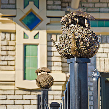 bee finial and station